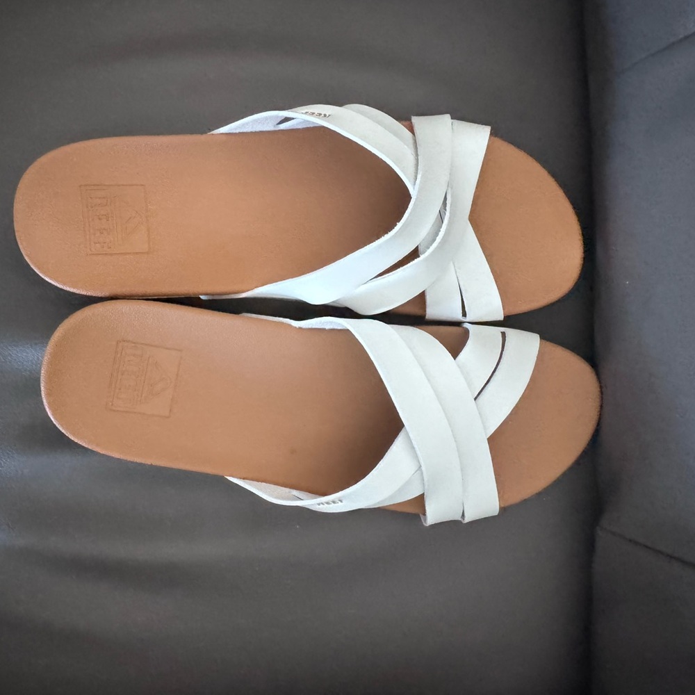 NWOT REEF Womens Cushion Spring Bloom White Sandals/Slides